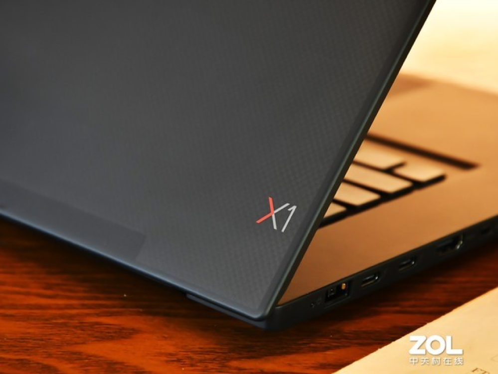 Zol评测 无与伦比的色彩thinkpad X1 隐士