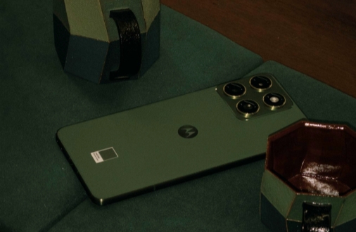 三枚硬币厚，一样可以猛？联想moto X70 Air上手