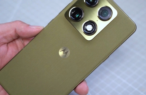 「真」西装暴徒联想moto X70 Air Pro：薄，但不妥协！